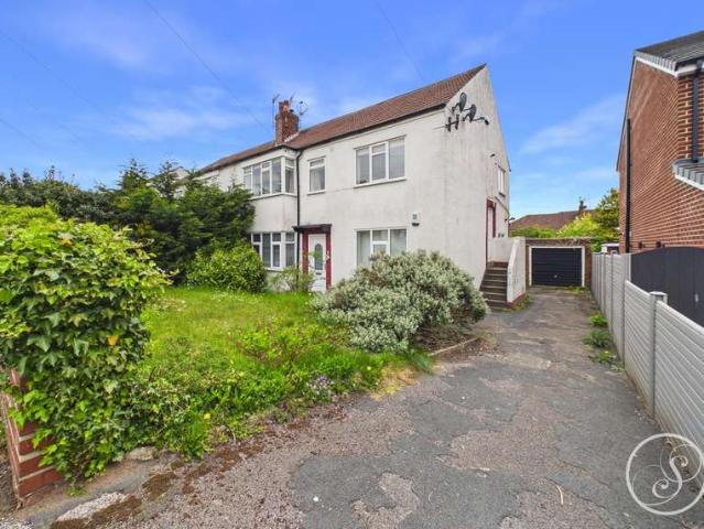 Flat for sale in Alwoodley, West Yorkshire