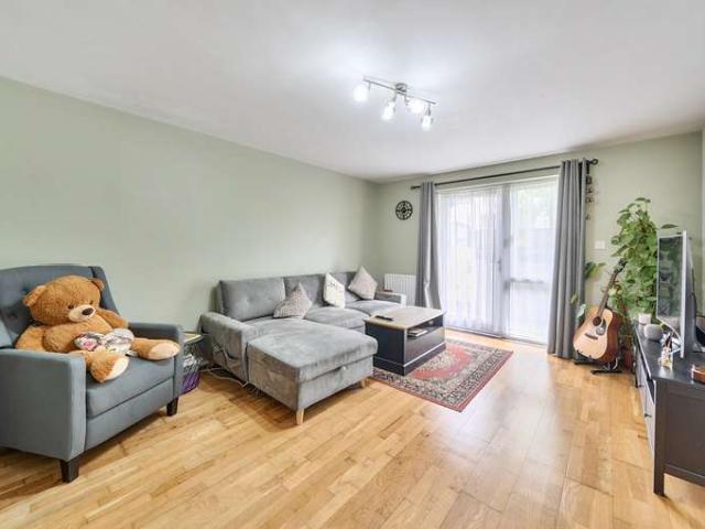Flat for sale in Colindale, Greater London
