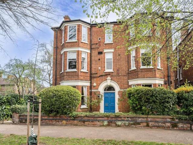 Flat for sale in Castle, Bedford