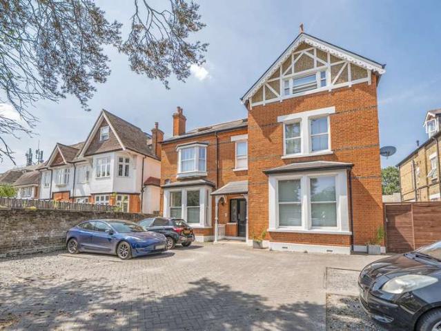 Flat for sale in London Borough of Ealing, Perivale