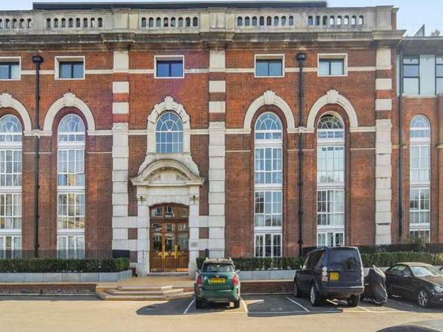 Flat for sale in Hammersmith, Greater London