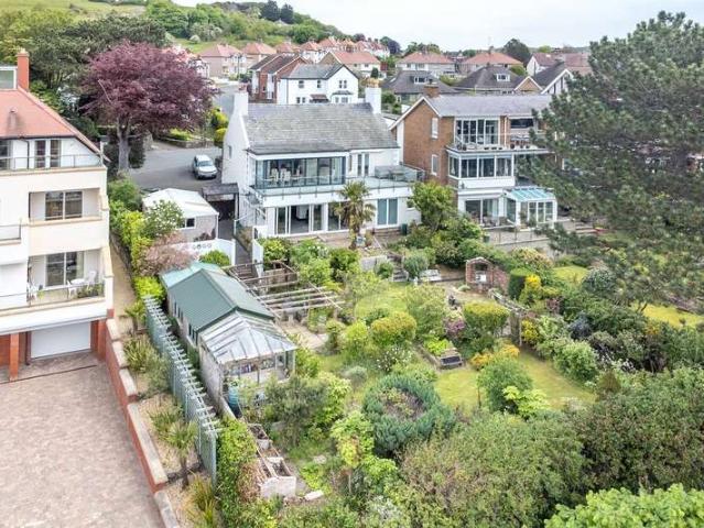 Flat for sale in Conwy, Wales