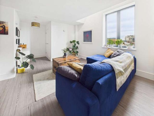 Flat for sale in Fishersgate, West Sussex