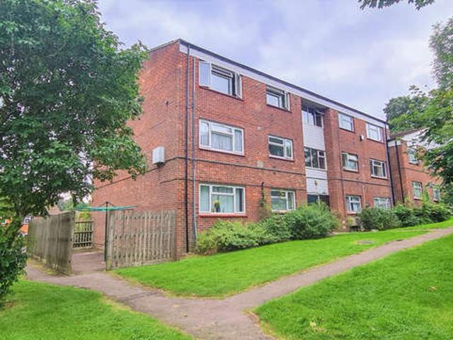 Flat for rent in Bushey, Bushey Heath
