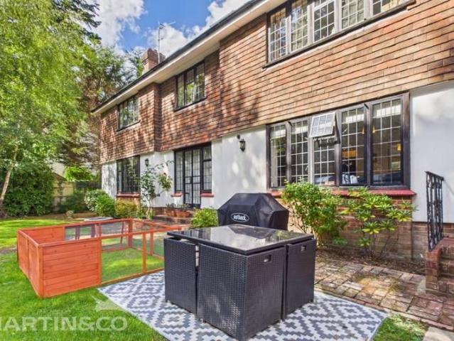 Flat for sale in Hawkenbury, Sandown Park