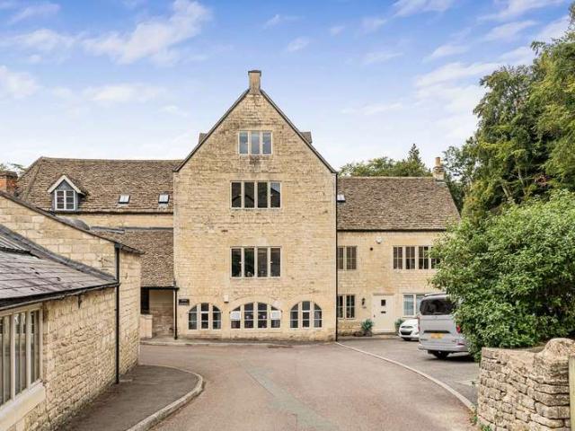 Flat for sale in Balls Green, Stroud