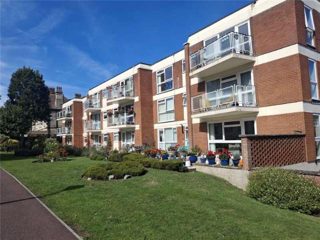 Flat for sale in Eastbourne, East Sussex