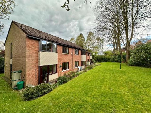 Flat for sale in Disley