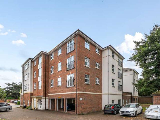 Flat for sale in North Watford, Watford
