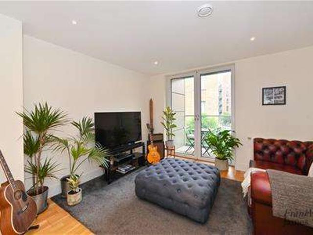 Flat for sale in Limehouse, Greater London