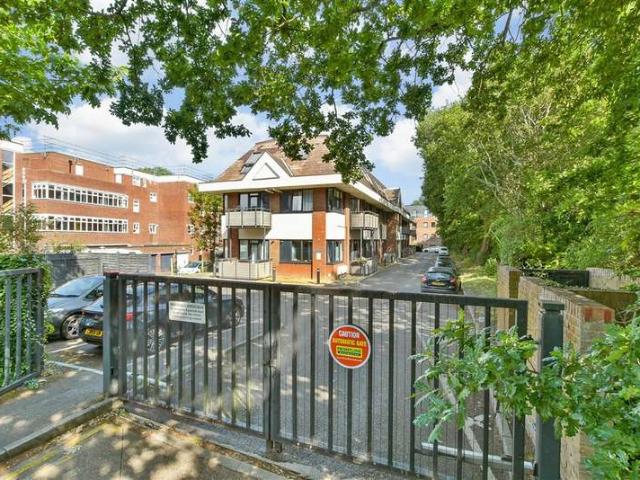 Flat for sale in Pachesham Park, Surrey