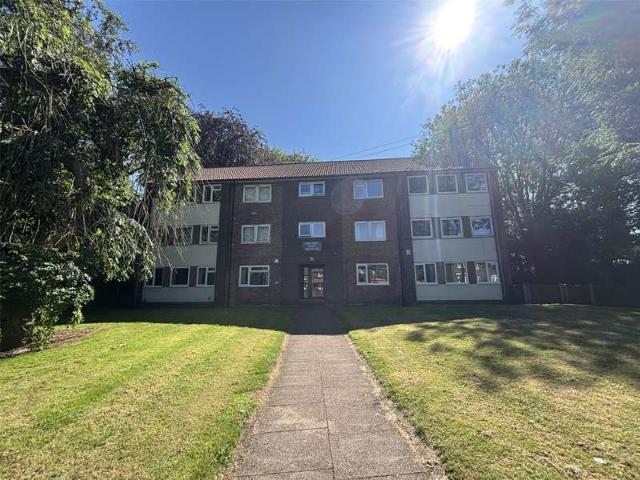 Flat for sale in Barton upon Irwell, Salford