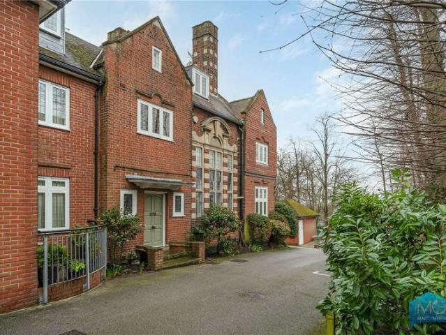 Flat for sale in Palmers Green, Greater London