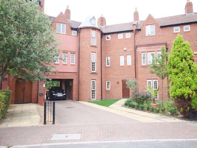 Flat for rent in Burtonwood and Westbrook, Warrington