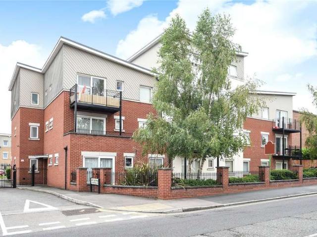 Flat for sale in Holywell Estate, Watford