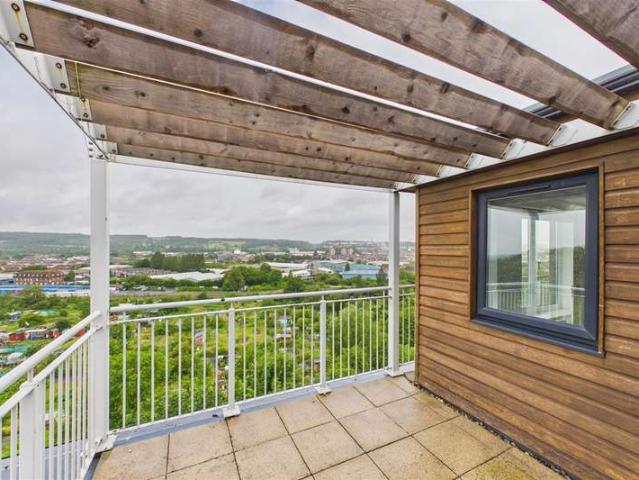 Flat for sale in Feckenham, City Of Bristol