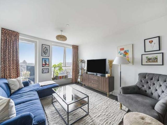 Flat for sale in Walthamstow, Wood Street
