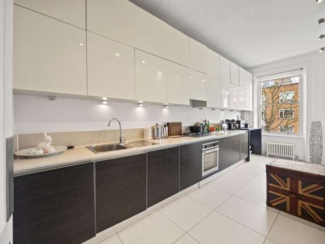 Flat for sale in Belsize Park, Greater London