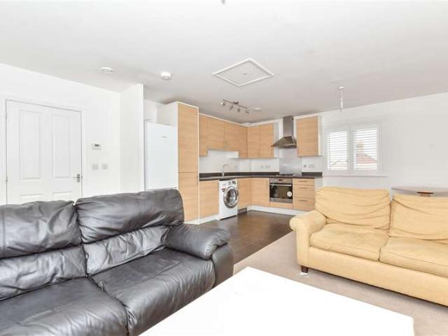 Flat for sale in Littlecote, West Sussex