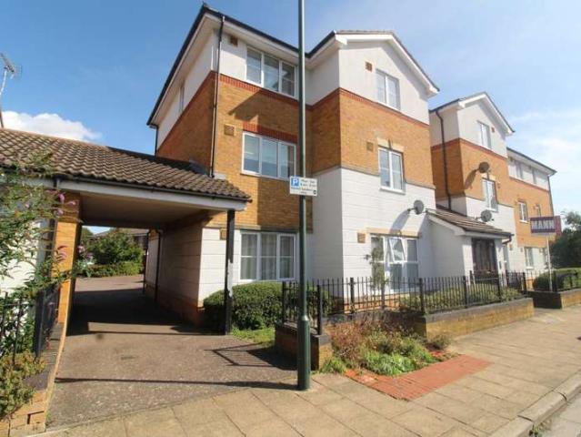 Flat for sale in Brompton, Gillingham