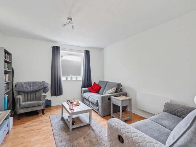 Flat for sale in Brompton, Gillingham