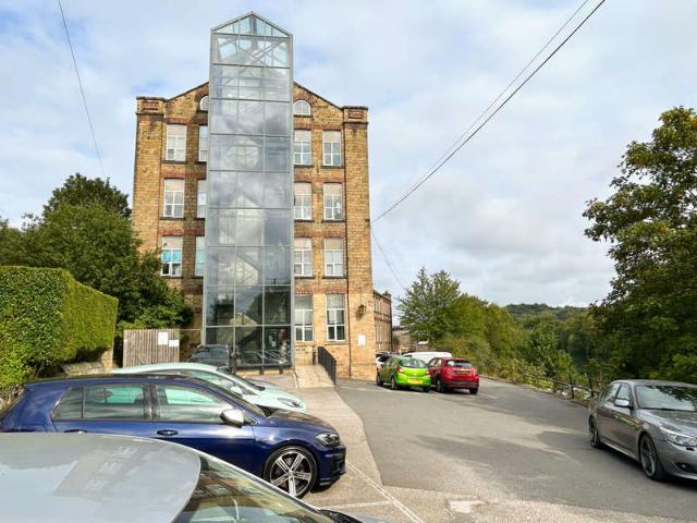 Flat for sale in Bradley, West Yorkshire