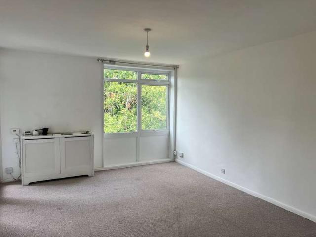 Flat for sale in London Borough of Croydon, Greater London