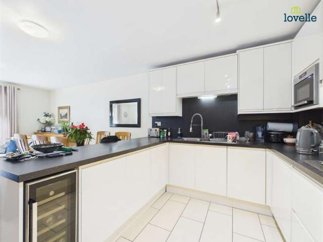 Flat for sale in Lincoln, Ermine