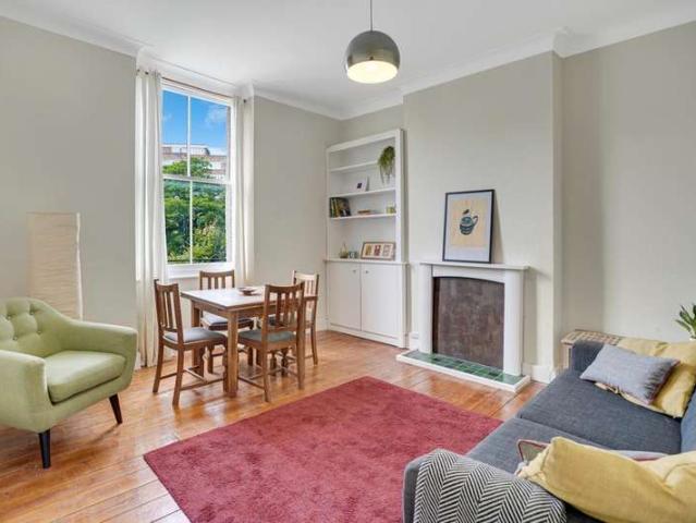 Flat for sale in East Dulwich, Greater London