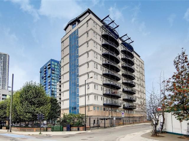 Apartment for rent in Mill Meads, Greater London