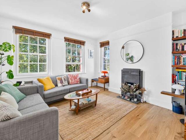 Flat for sale in Holloway, Lower Holloway