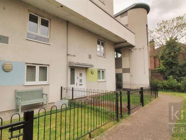 Flat for sale in Broxbourne, Hertfordshire