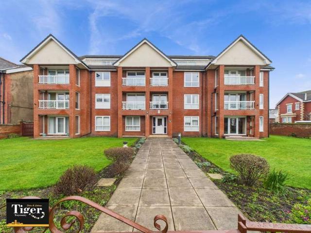 Flat for sale in Squires Gate, Blackpool