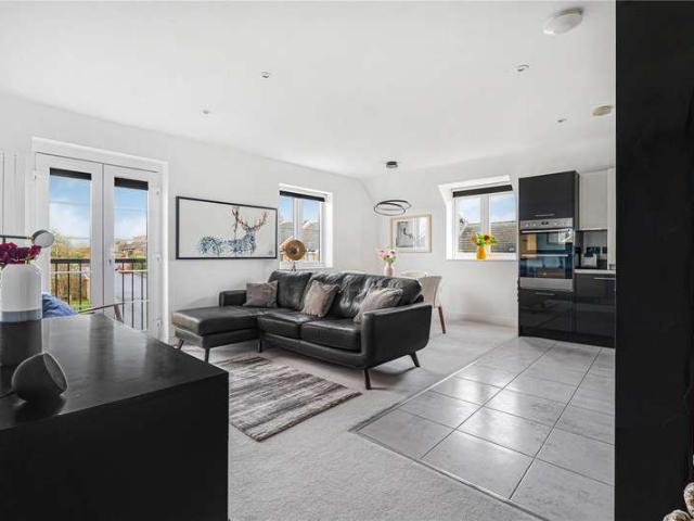 Flat for sale in Woking, Surrey