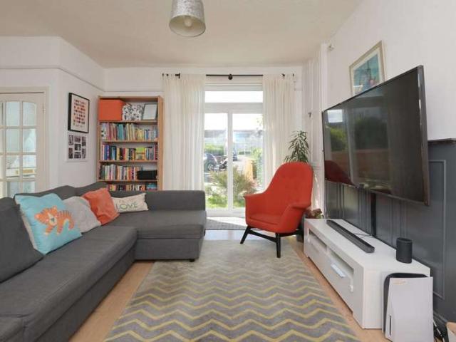 Flat for sale in Lochend, Scotland