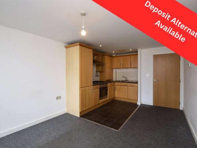 Flat for rent in Rush Green, Greater London