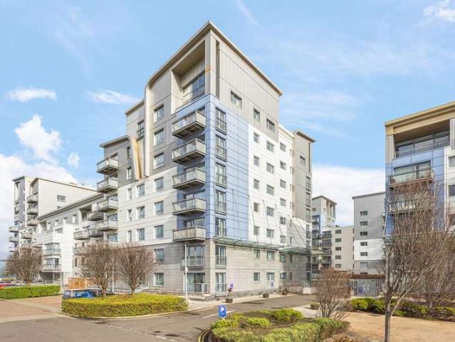 Flat for sale in Newhaven, Leith