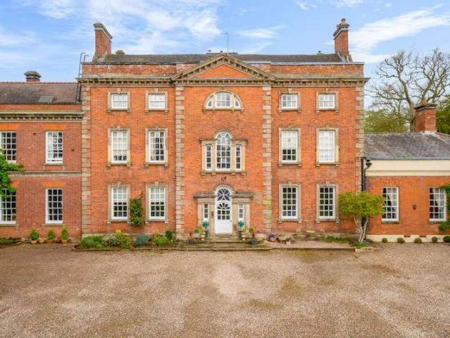 Flat for sale in Wolverley, Rushock