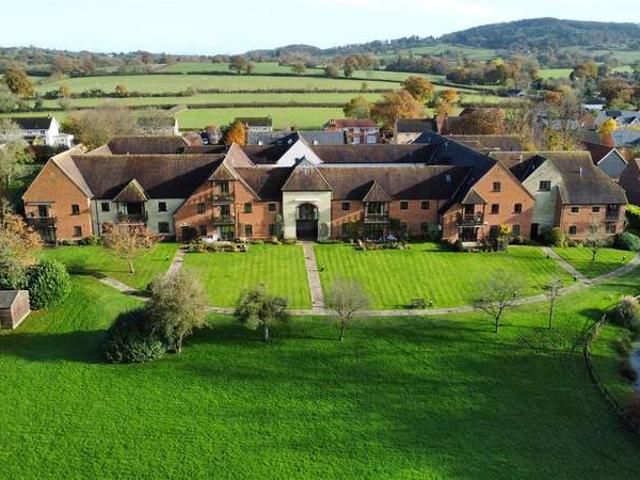 Flat for sale in Motcombe