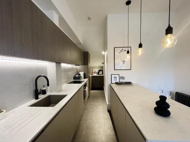 Apartment for rent in Queen's Park, Greater London