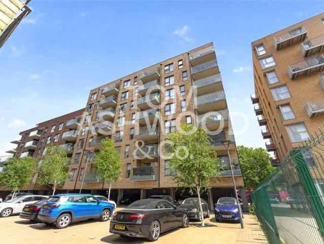 Flat for sale in Roding Riverside, Greater London