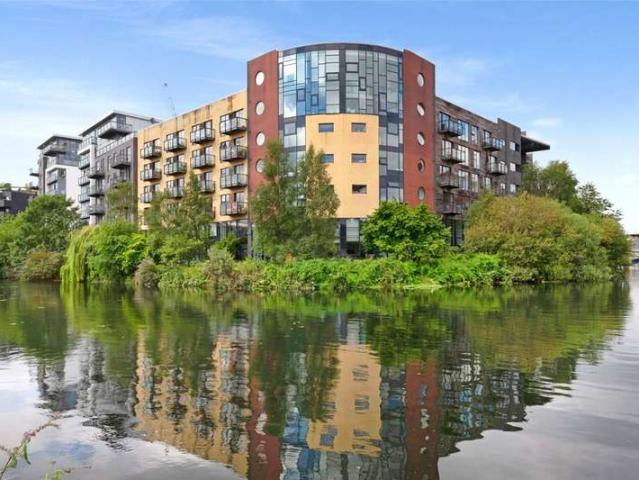 Flat for sale in Fish Island, Greater London