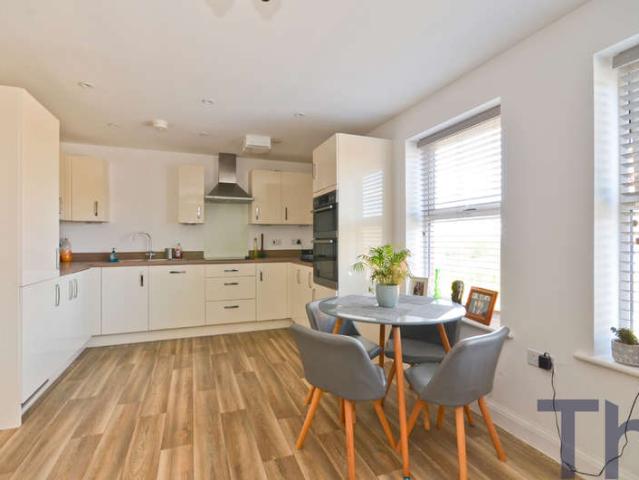 Flat for sale in Pan Meadows, Shide
