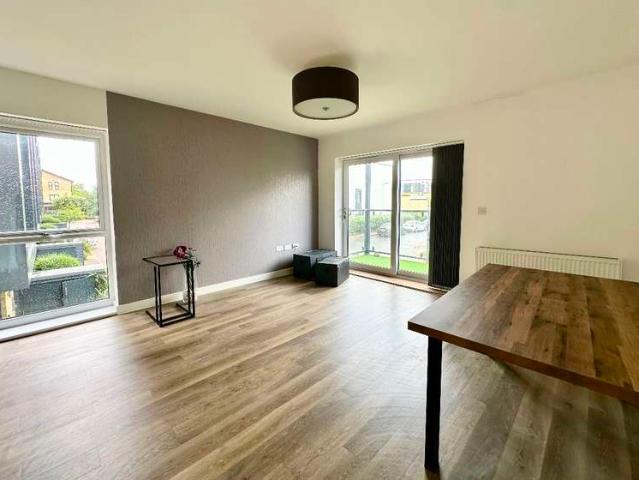 Flat for sale in Harold Wood, Greater London