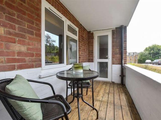Flat for sale in Clarendon, Ash