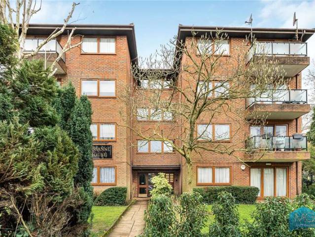Flat for sale in Finchley, Greater London