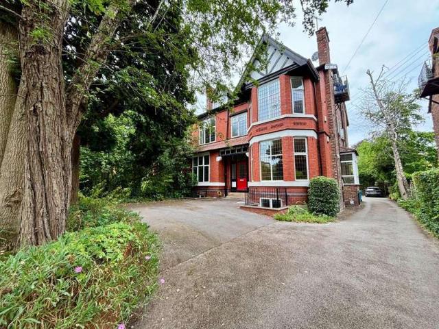 Flat for sale in Didsbury, Manchester