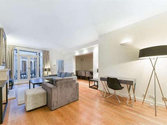 Flat for sale in Brompton, Greater London