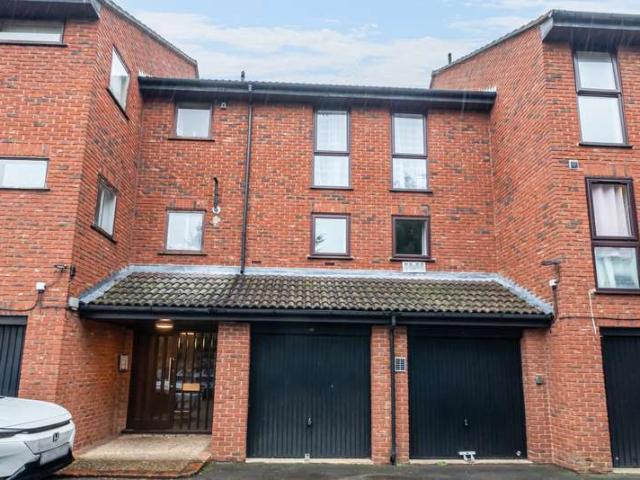 Flat for sale in Lower Halliford, Surrey