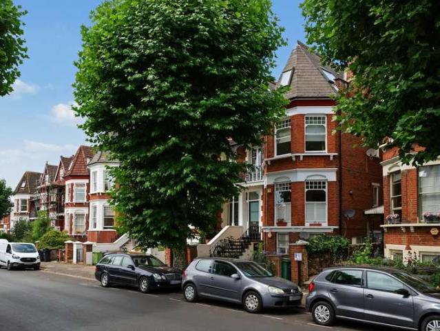 Flat for rent in Stroud Green, Greater London